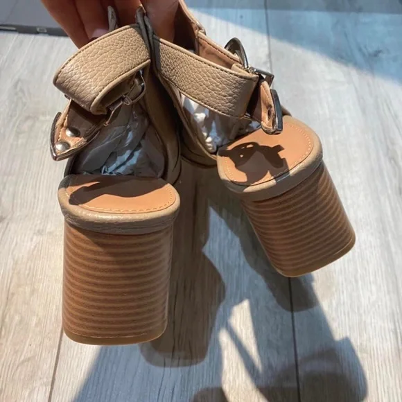 Topshop beige buckled cowboy style heels, UK size 7, brand new - Picture 3 of 4